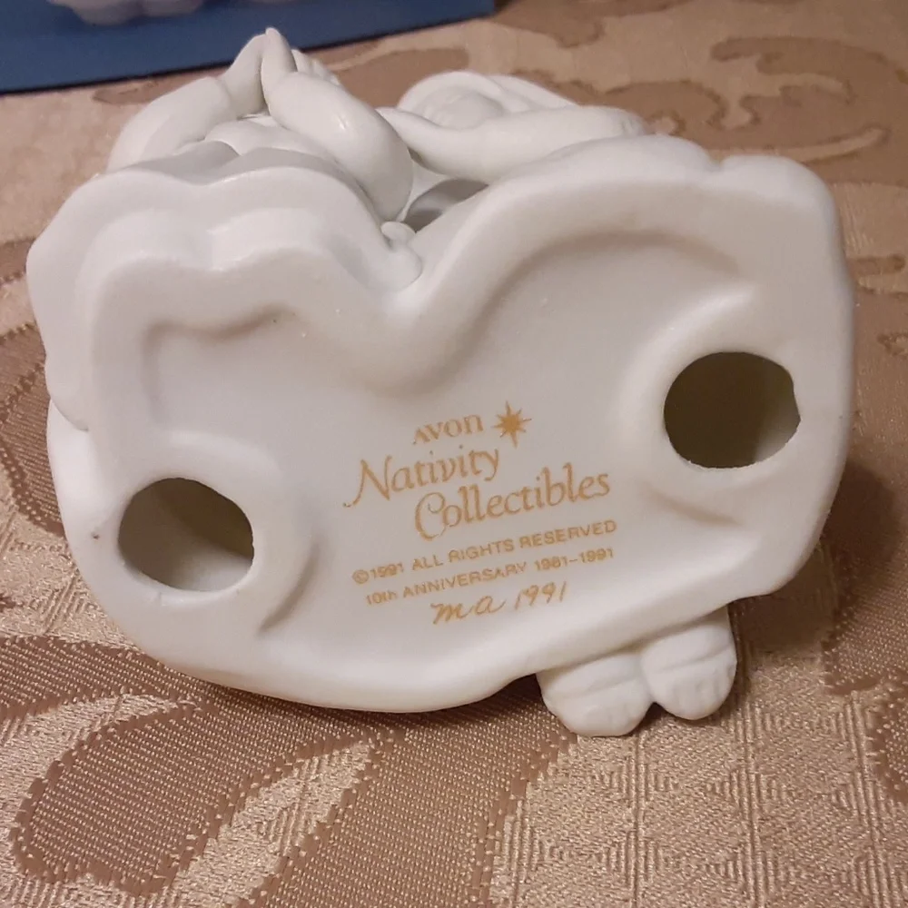 Avon Nativity Collectibles Children in Prayer Porcelain Figurine